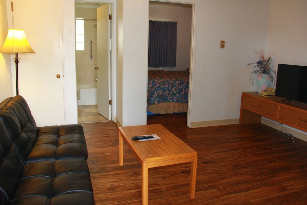 Standard Suite, 1 Queen Bed - Photo 2