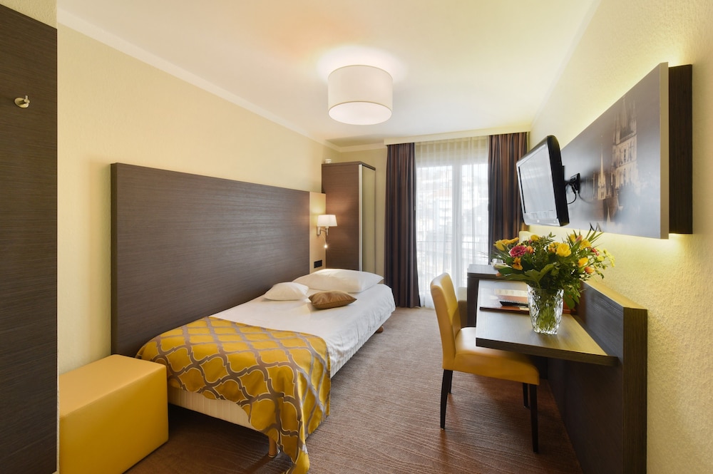 Single Room, City View