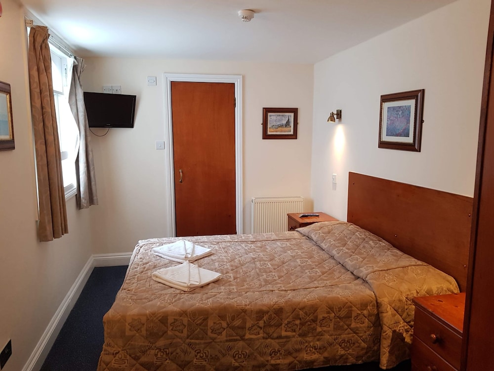 Standard Double Room, Ensuite photo 3