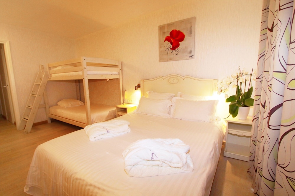 Quadruple Room - Photo 1