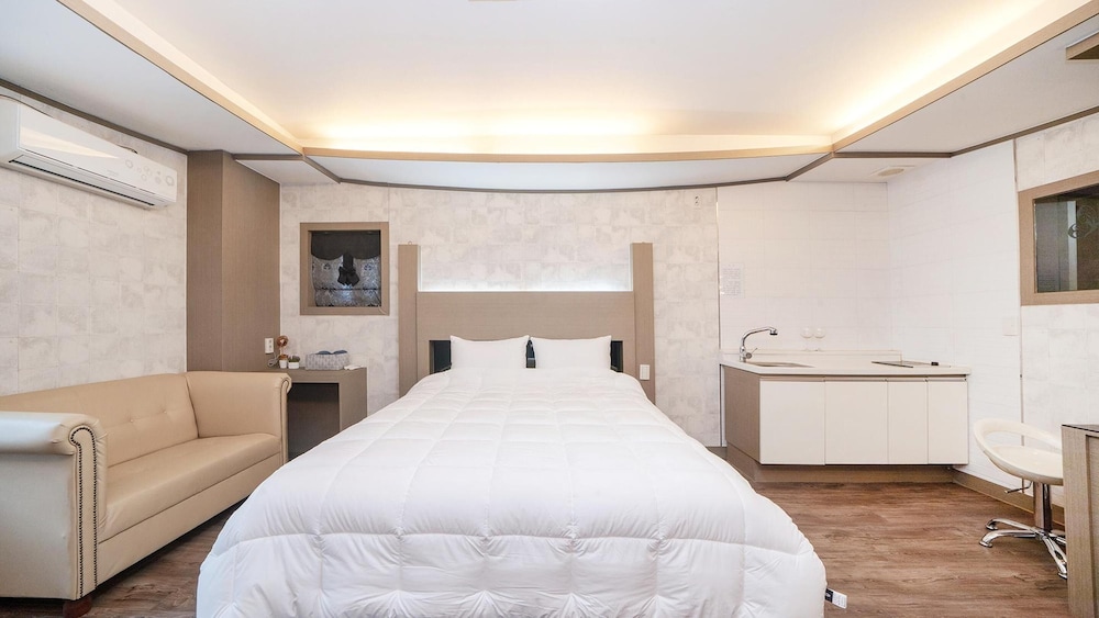 Basic Room, 1 Bedroom (pensyeonhyeonggeullaemping4(bed)) - Photo 10