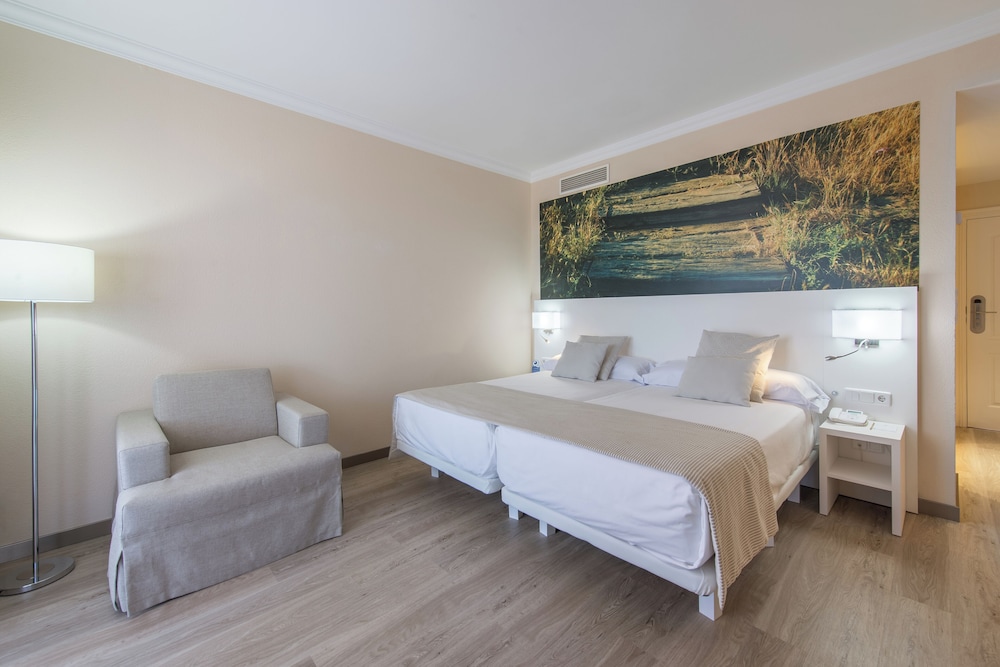 Classic Double Room, Sea View (2 Adults) photo 3