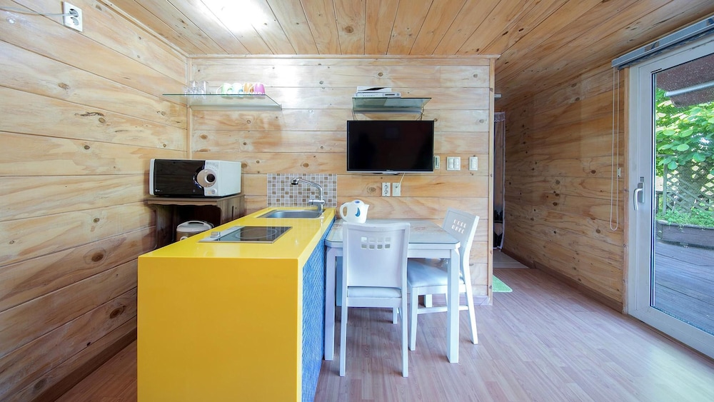 Basic Room, 1 Bedroom (Chocomint ( F1 / 1 Dog Stay Free)) photo 3