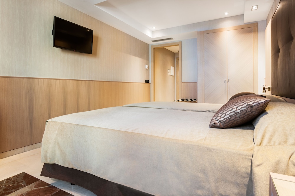 Superior Quadruple Room photo 2
