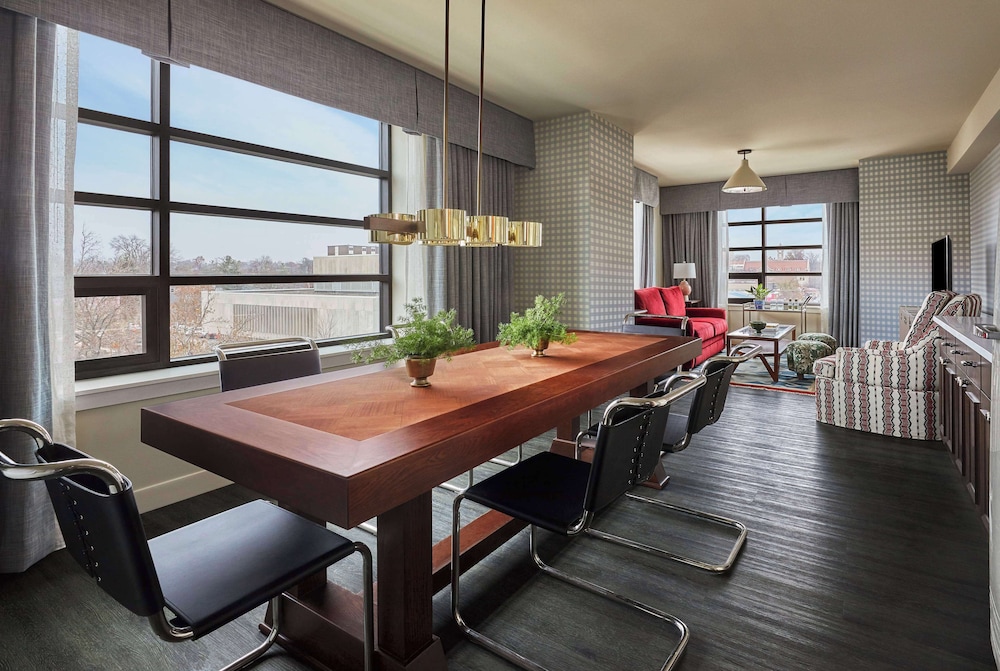 Suite, 1 King Bed, Dining Room