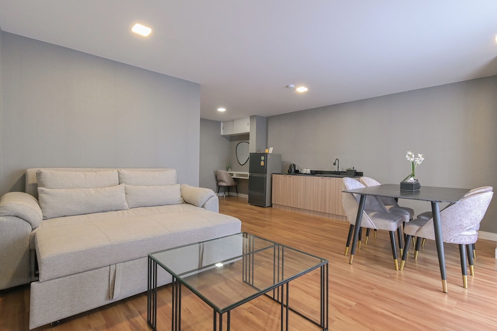 Family Room photo 3