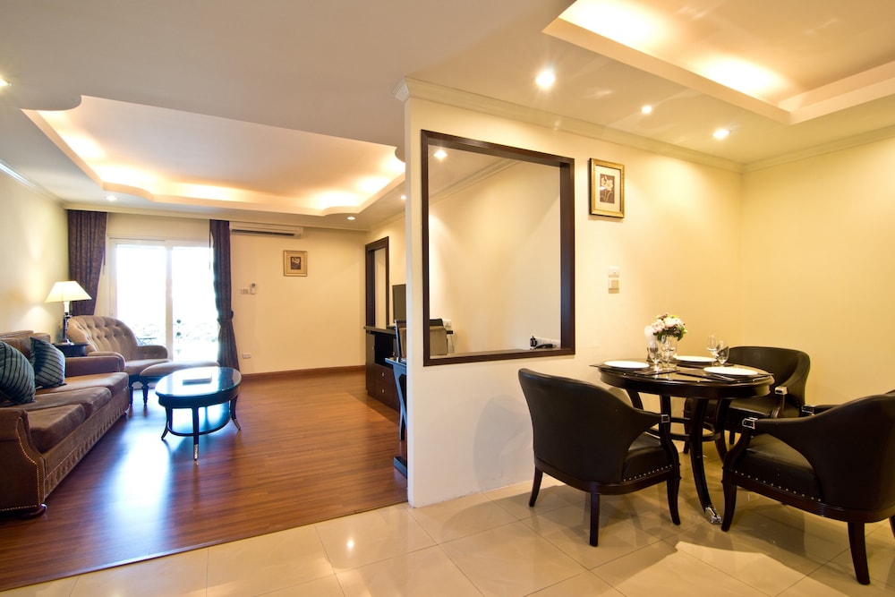 Suite, 1 Bedroom - Photo 6