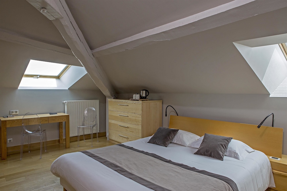 Comfort Room, 1 Queen Bed, Non Smoking, Bathtub (Twin bed on request) - Photo 2