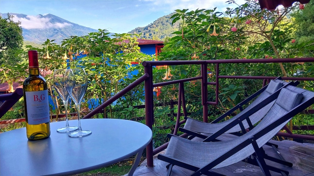Panoramic Cabin, River View, Mountainside