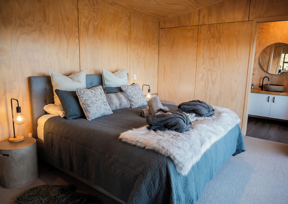 Luxury Cabin, Hot Tub, Sea View - Beresford Heights (transfer to the lodge via ATV) photo 1