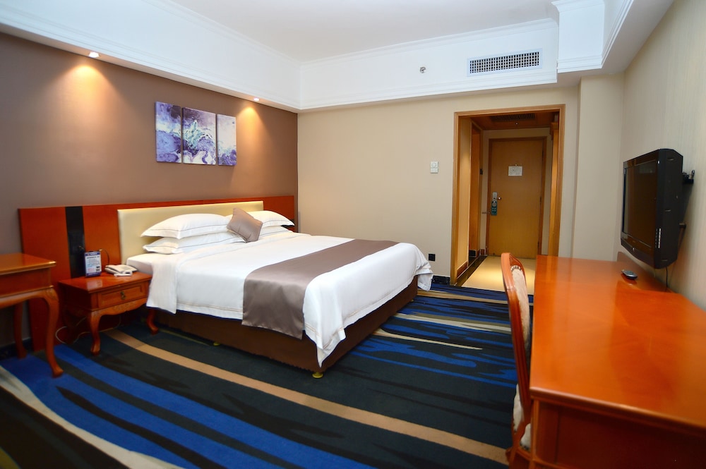 Classic Room, 1 King Bed photo 2