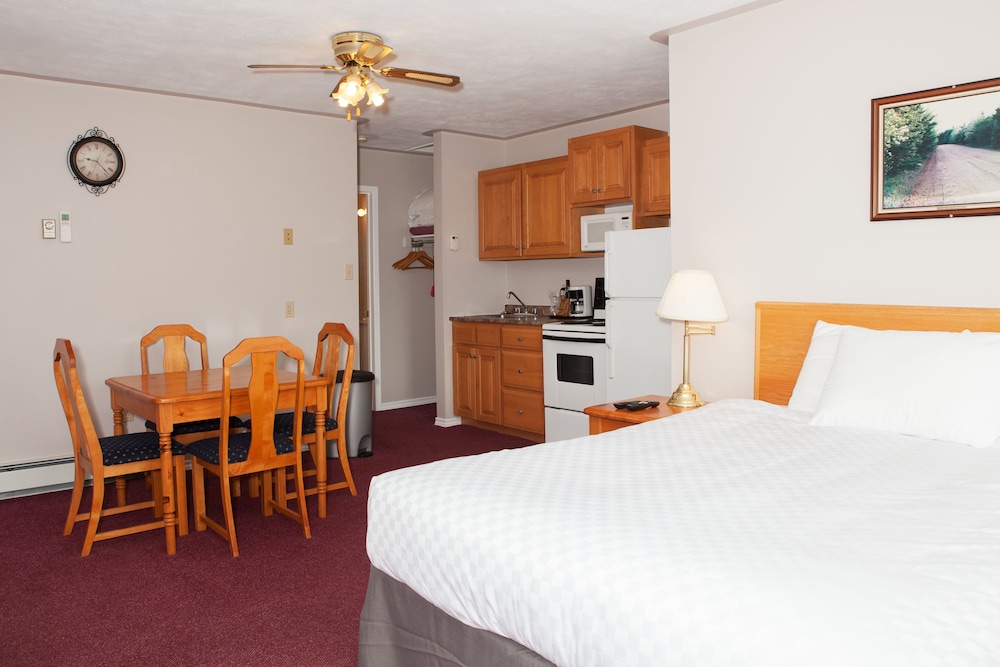 Housekeeping Unit- full kitchen photo 1