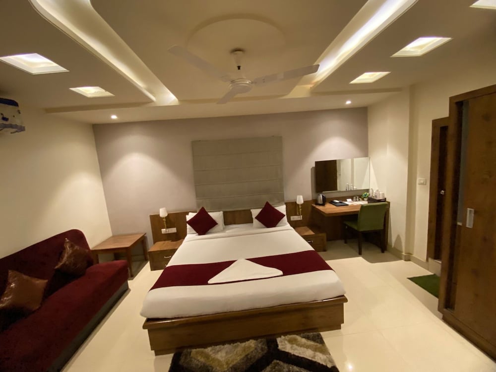 Superior Double Room, City View photo 3
