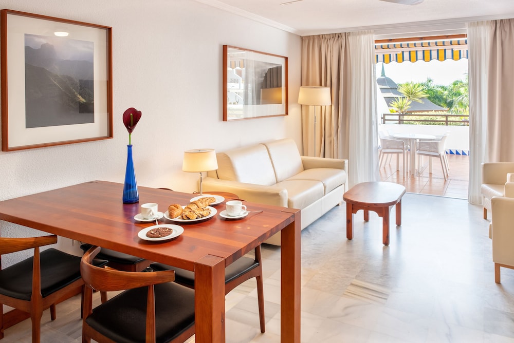 Apartamento Superior, 2 Dormitorios, Terraza, Vista al Jardín