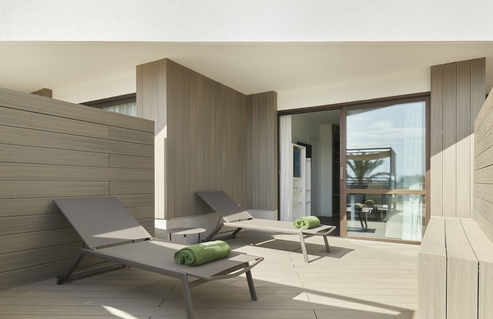 The Level Grand Premium Sea View with Solarium (2 adults + 1 children) thumbnail 6