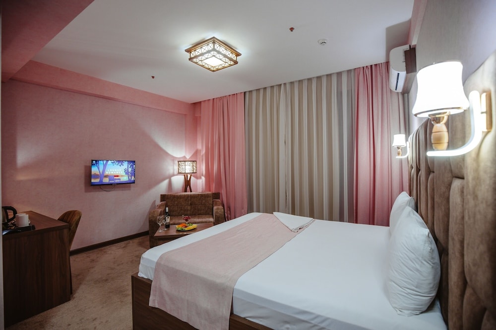 Deluxe Double Room - Photo 10