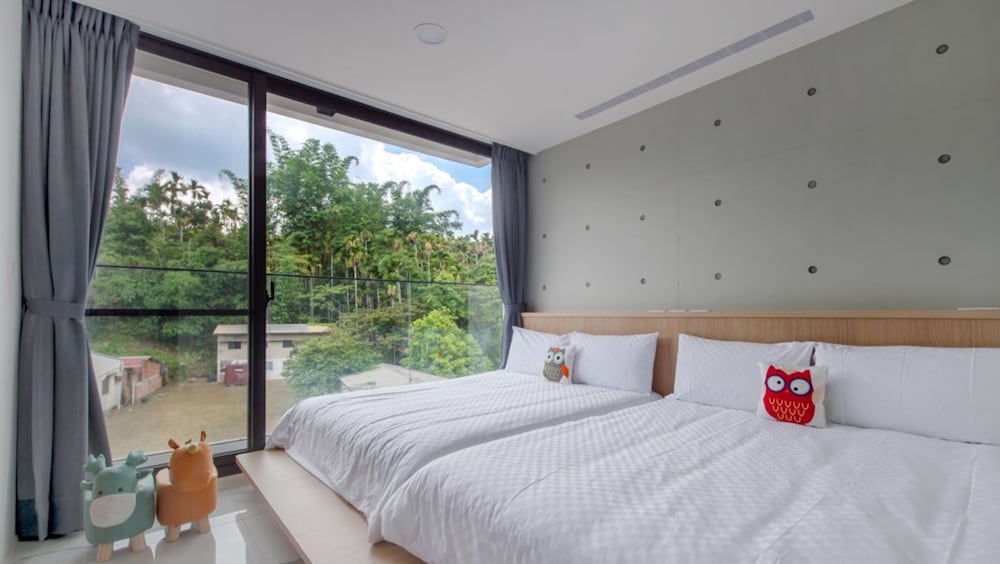 Street View Quadruple Room with Balcony photo 1