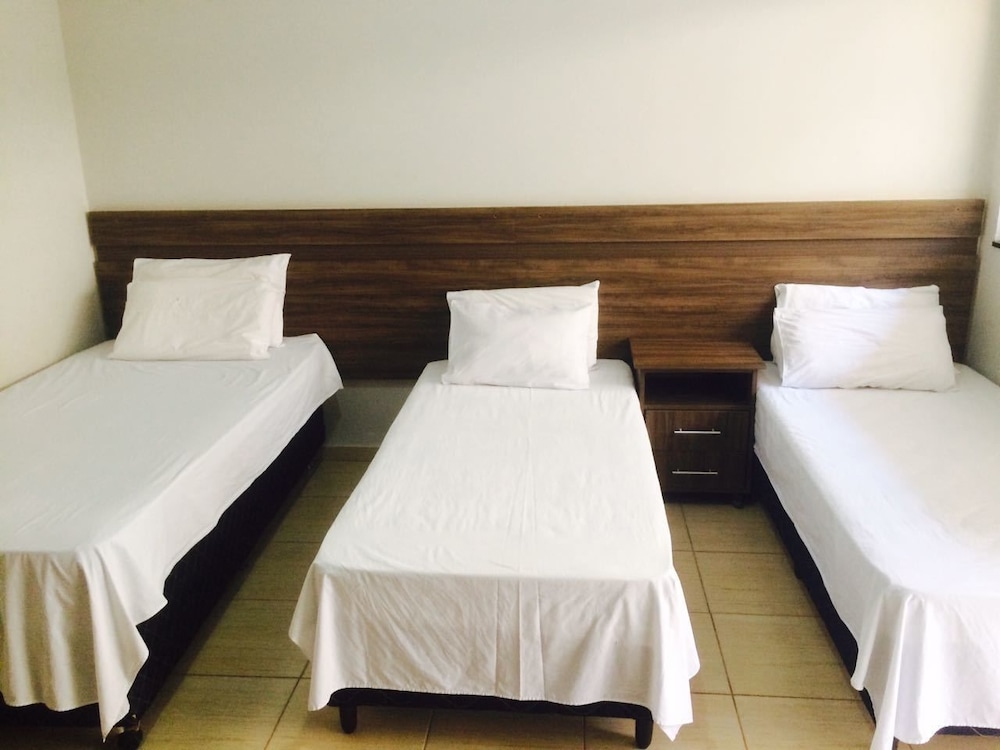 Economy Twin Room photo 2