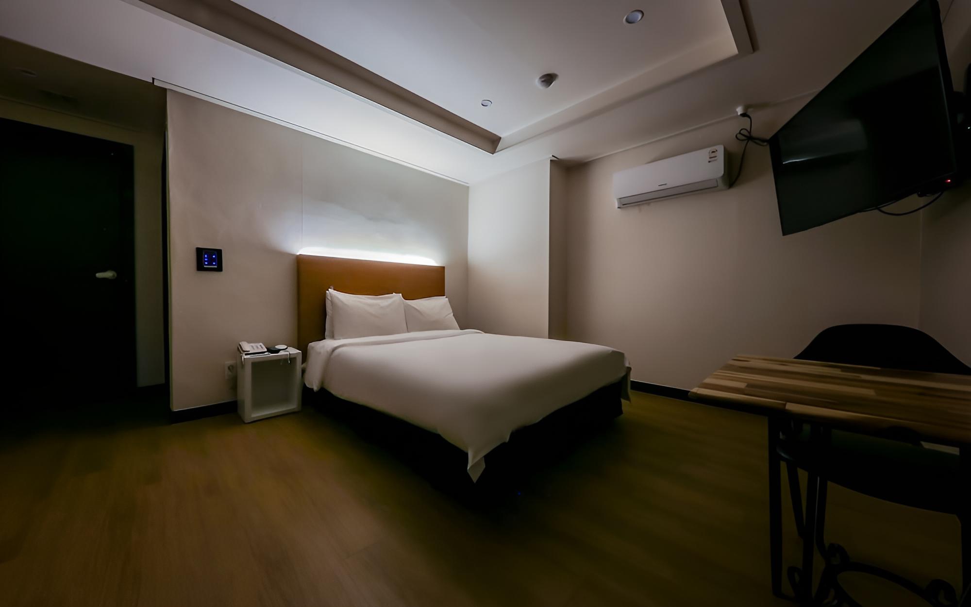 Room (Standard Room B (Netflix available 1 ) - Photo 3