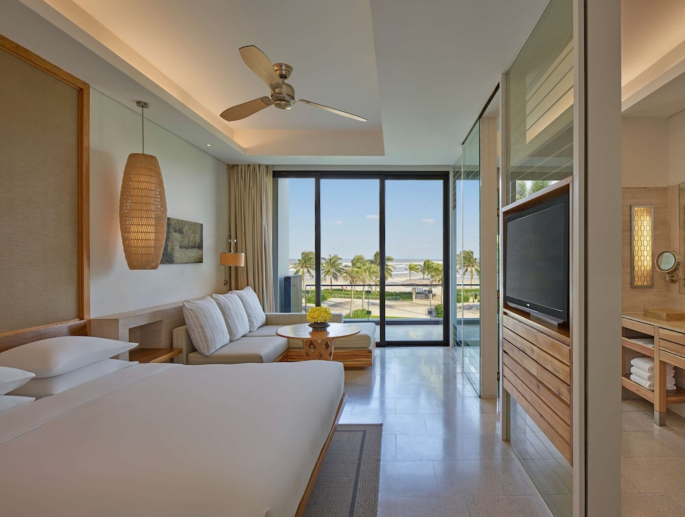 Club Room, 1 King Bed, Ocean View
