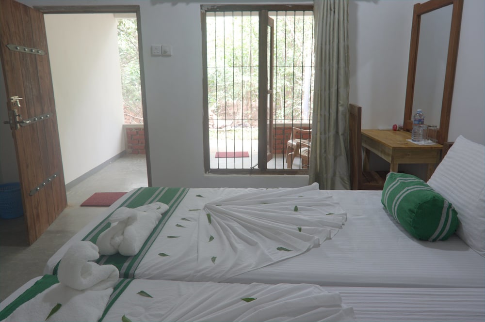 Economy Triple Room, Multiple Beds, Smoking, Garden View photo 1