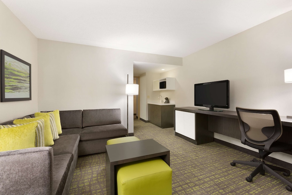 Two Room Suite - Photo 2