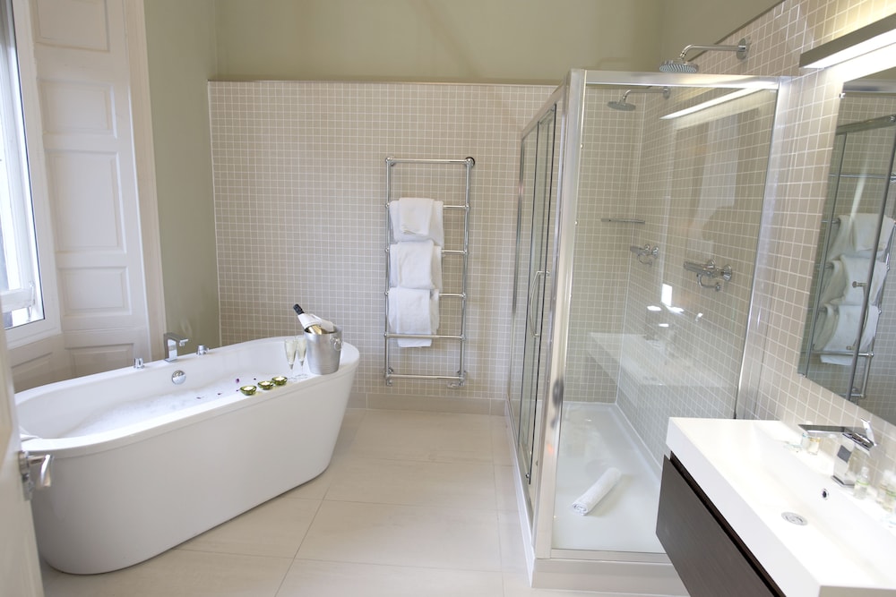 Suite - Photo 2