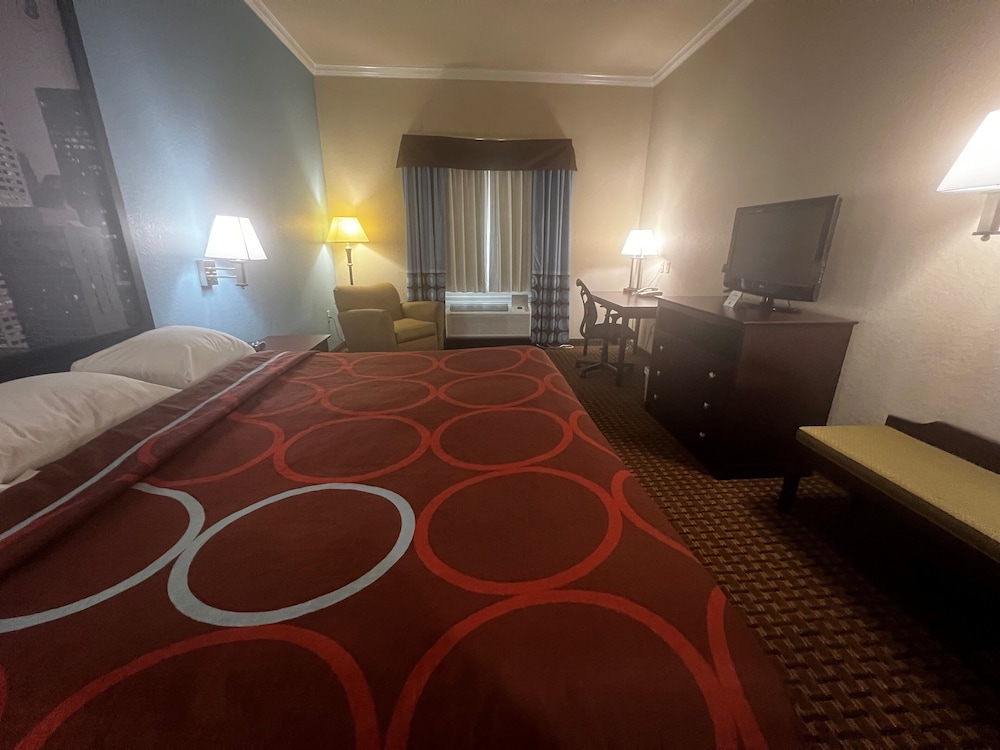 Room, 1 King Bed, Accessible, Non Smoking (Mobility Accessible) - Photo 4