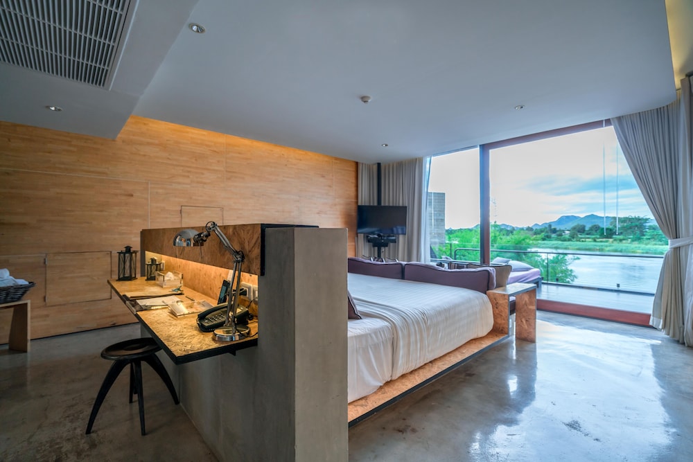 Luxe Cabin Suite photo 2