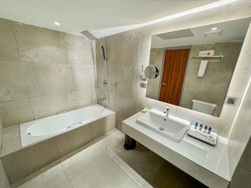 Premium Twin Room photo 2