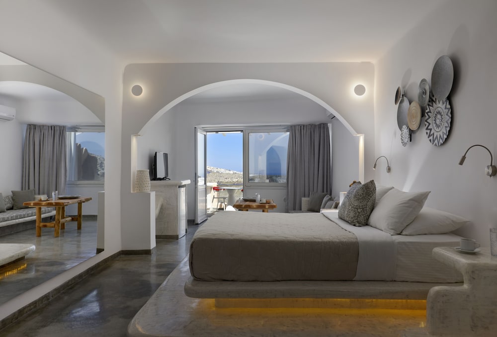 Elegant Suite Caldera View - Photo 19
