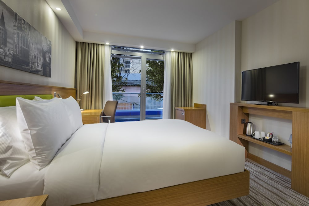 Room, 1 Queen Bed, Accessible, Non Smoking (Roll-in Shower)