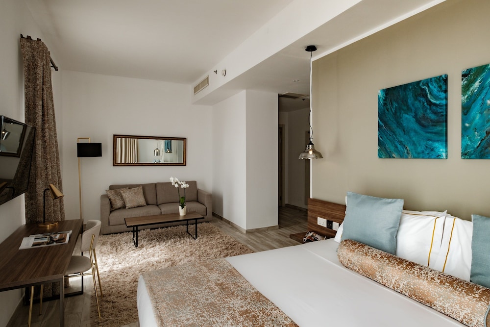 Signature Suite, Sea View