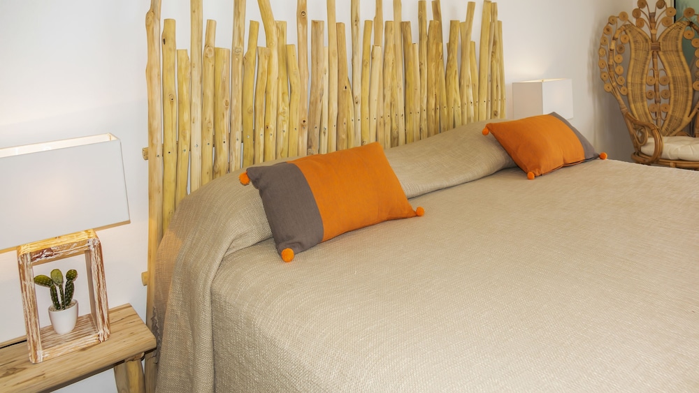 Superior Studio, 1 King Bed, Sea View photo 2