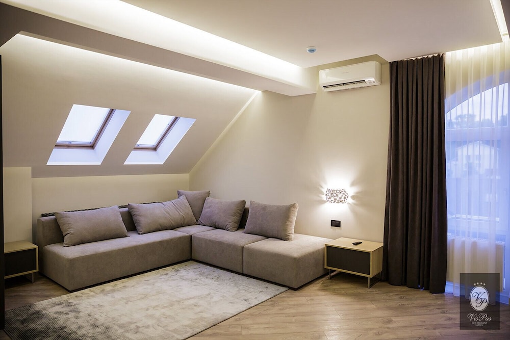 Deluxe Suite, 1 King Bed with Sofa bed