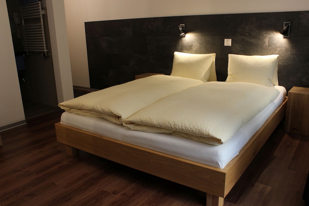 Basic Double Room photo 3