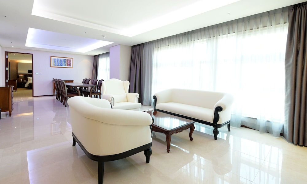 Royal Suite photo 2