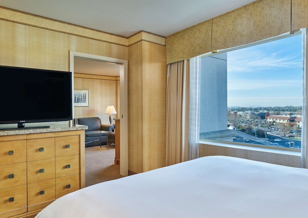 Junior Suite, 1 King Bed, Accessible (Hearing) - Photo 1