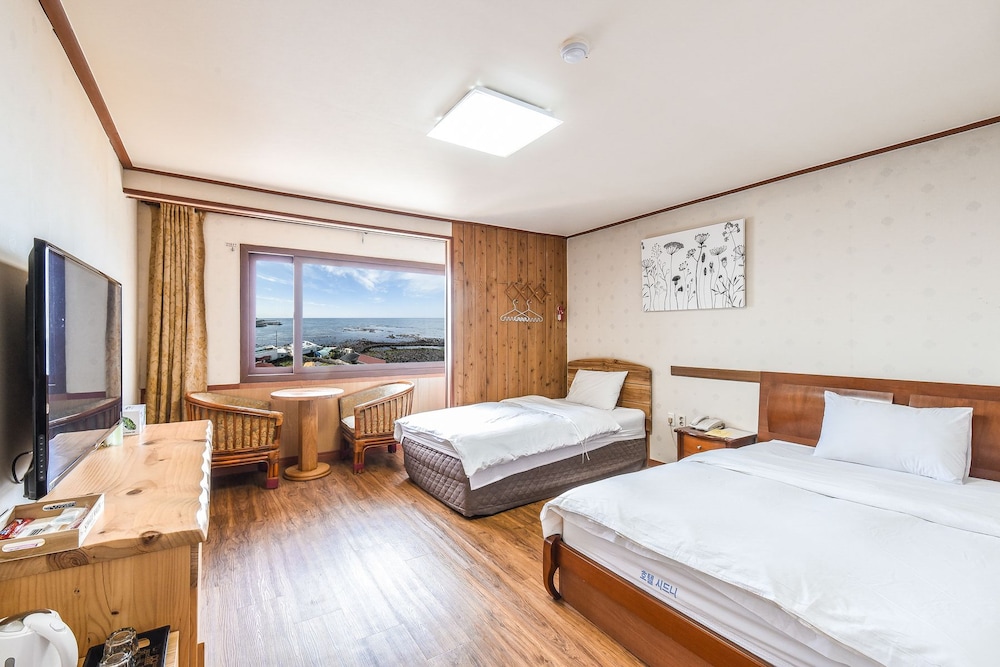 Deluxe Twin Room, Ocean View (Old Building) photo 1