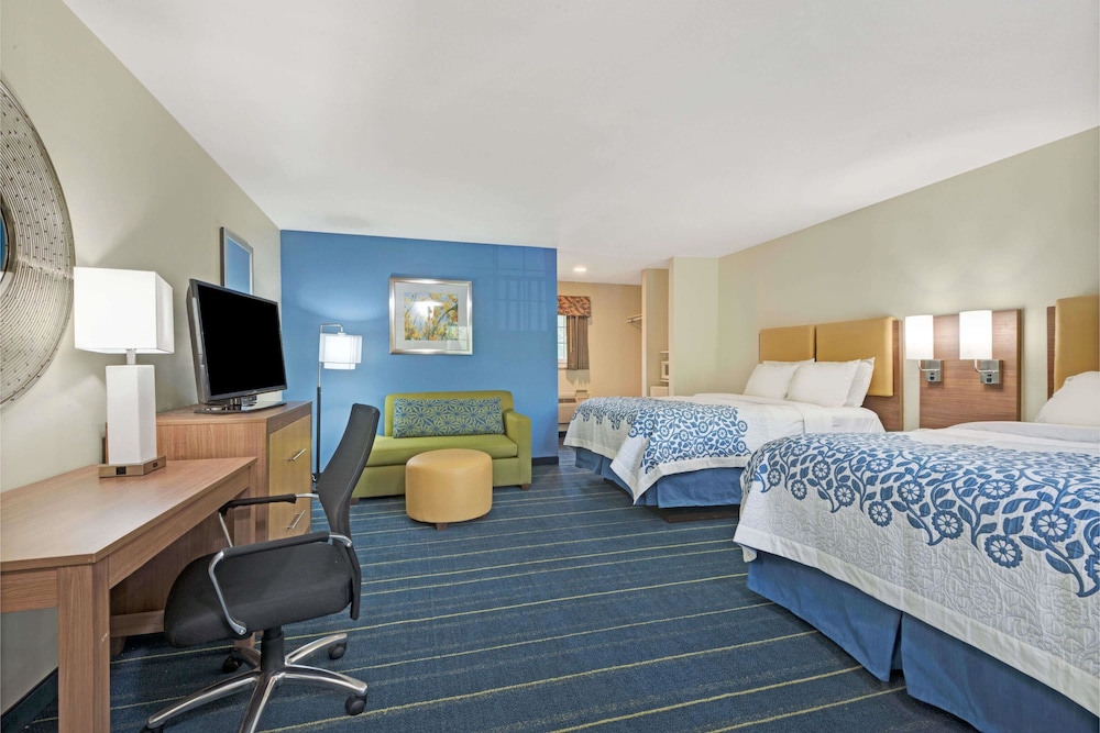 Standard Room, 2 Queen Beds - Photo 1