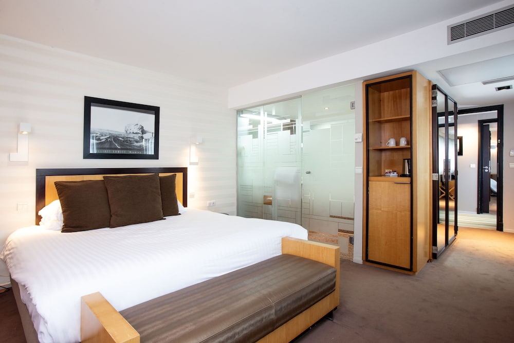 Family Room, 1 King Bed (Hilton)