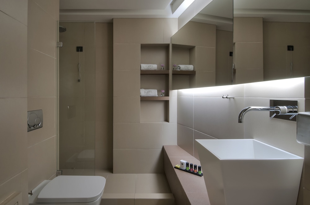 Standard Room thumbnail 6