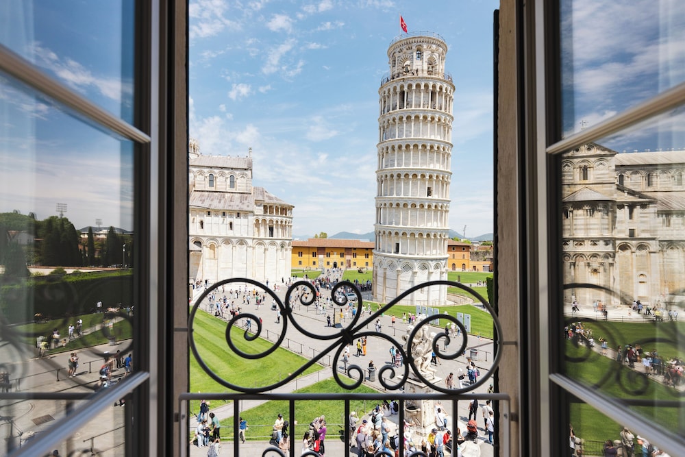 Panoramic Suite, City View