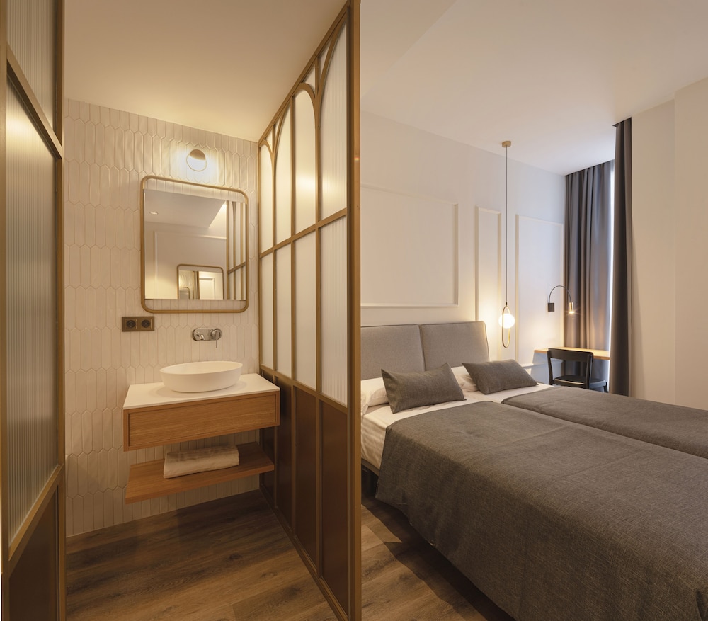 Economy Double Room (in the annex building)