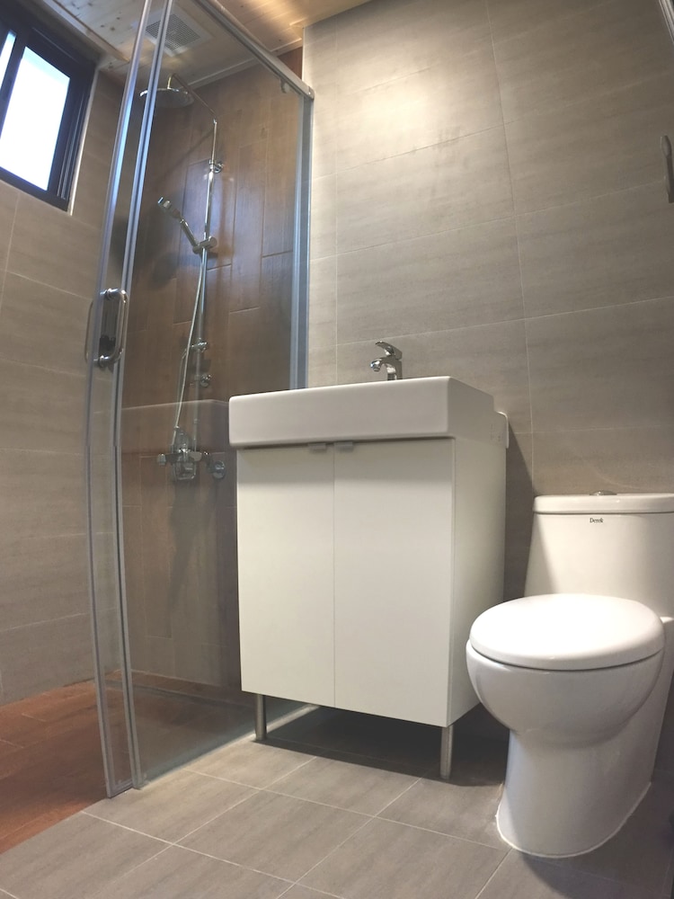 Standard Twin Room, Shared Bathroom photo 3