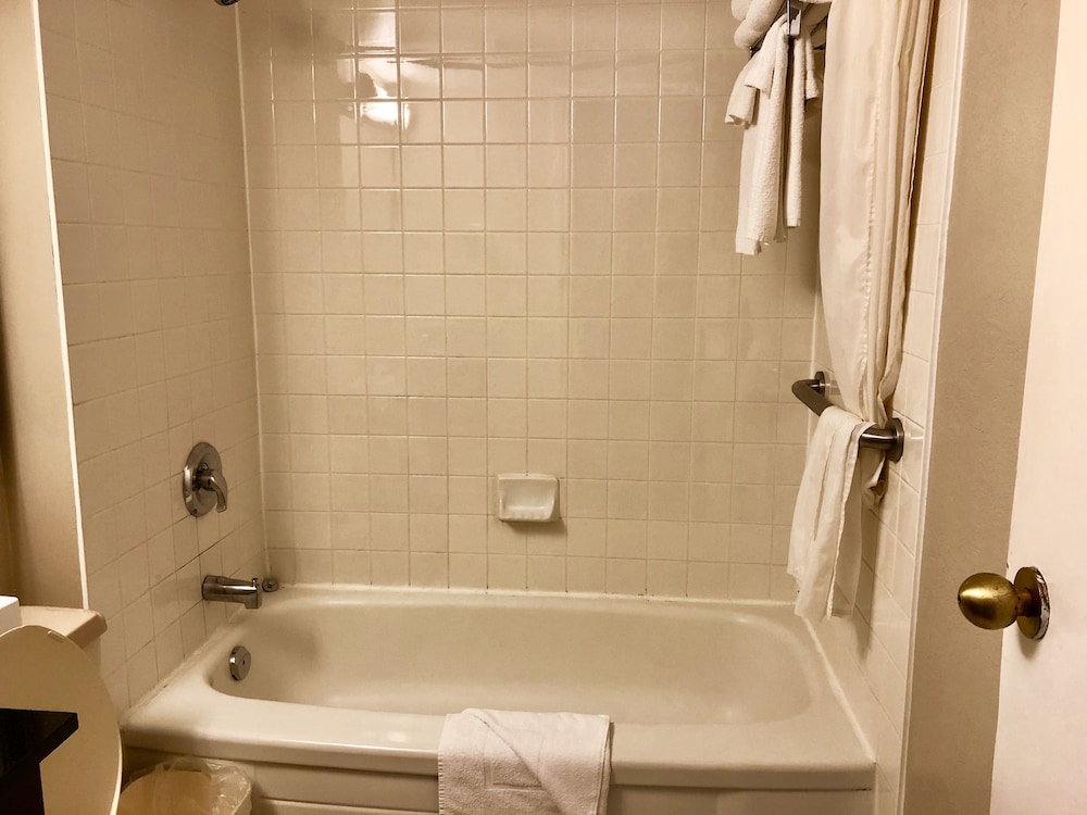 Standard Room, 1 Queen Bed - Photo 5