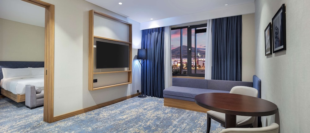 King, Suite, 2 Bedrooms