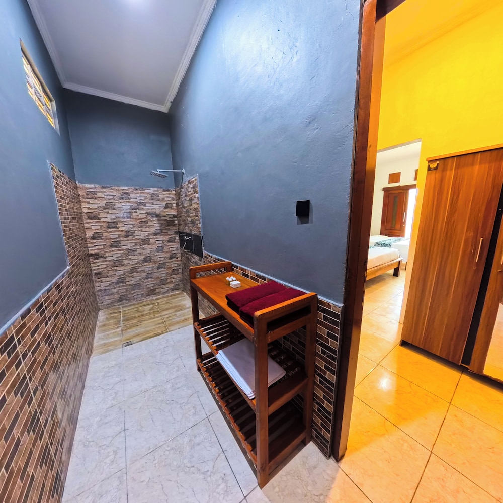 Family Room - Photo 6
