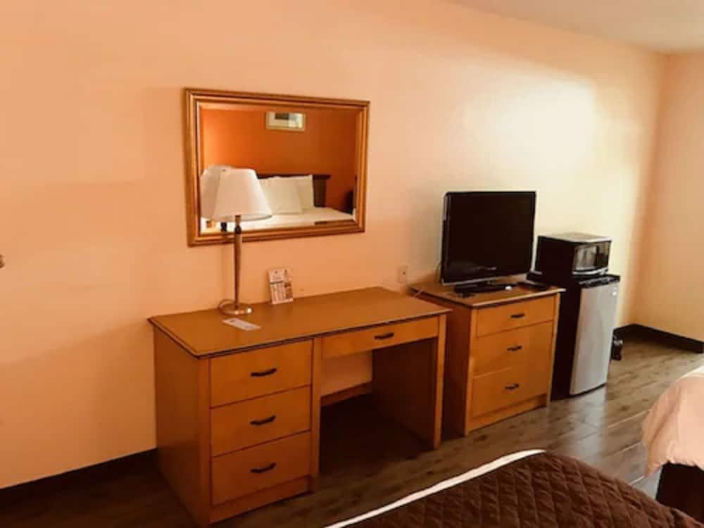 Room, 2 Queen Beds, Non Smoking - Photo 4