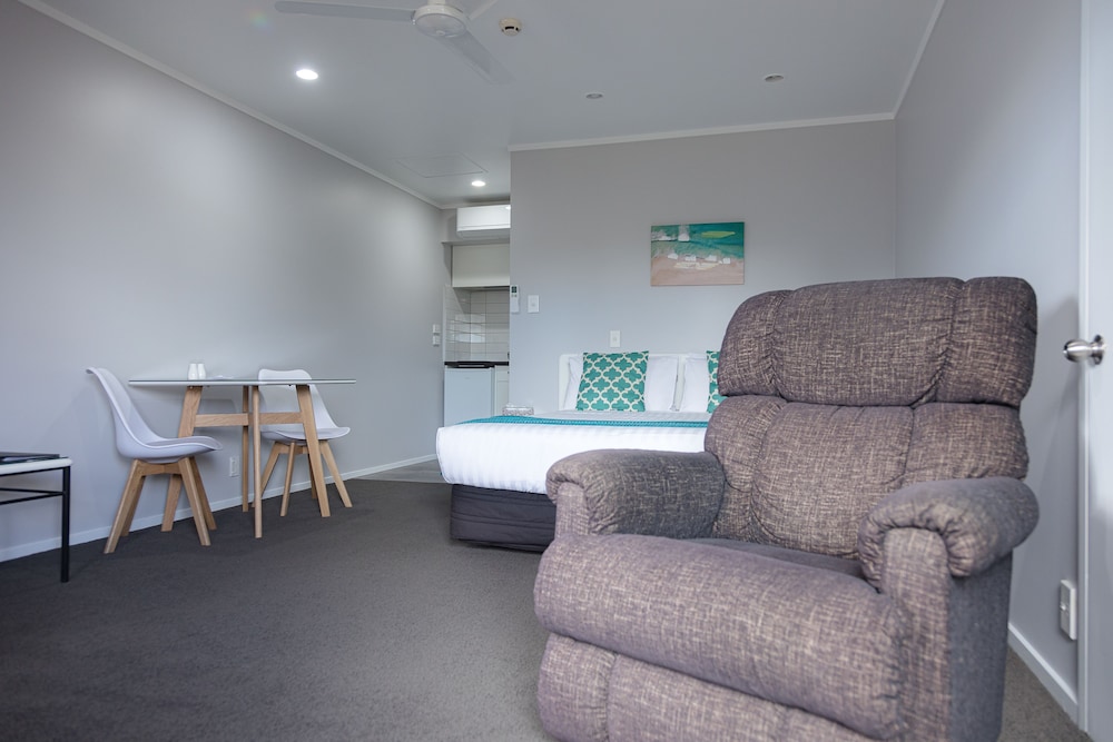 Standard Studio, 1 Queen Bed, Non Smoking (Studio) photo 1